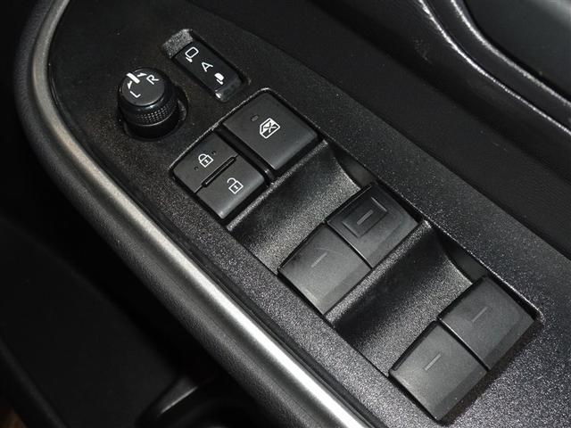 ヴォクシー ハイブリッドＳ－Ｇ　衝突被害軽減システム　メモリーナビ　フルセグ　バックカメラ　ＥＴＣ　３列シート　ＬＥＤヘッドランプ　スマートキー　乗車定員７人（17枚目）