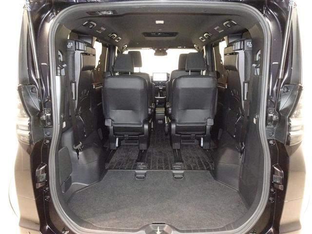 ヴォクシー ハイブリッドＳ－Ｇ　衝突被害軽減システム　メモリーナビ　フルセグ　バックカメラ　ＥＴＣ　３列シート　ＬＥＤヘッドランプ　スマートキー　乗車定員７人（23枚目）