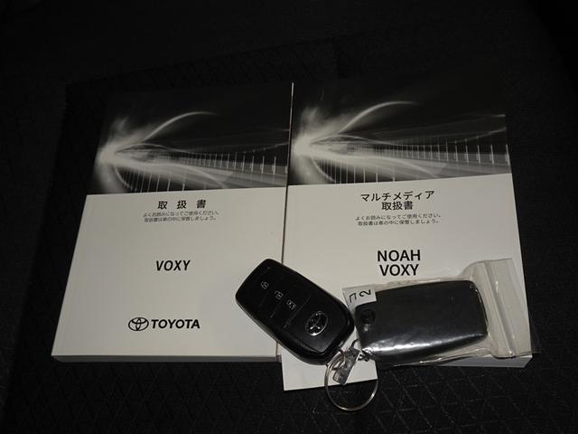 ヴォクシー ハイブリッドＳ－Ｇ　衝突被害軽減システム　メモリーナビ　フルセグ　バックカメラ　ＥＴＣ　３列シート　ＬＥＤヘッドランプ　スマートキー　乗車定員７人（29枚目）