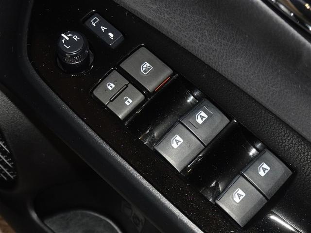 プリウス Ｓツーリングセレクション　衝突被害軽減システム　メモリーナビ　フルセグ　バックカメラ　ＥＴＣ　ＬＥＤヘッドランプ　スマートキー（17枚目）