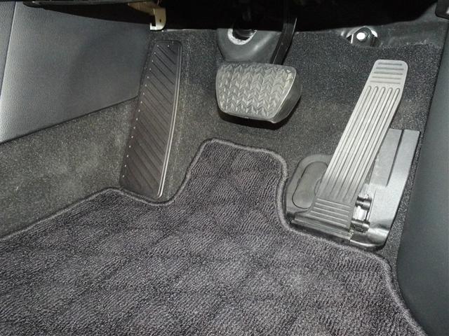 クラウンクロスオーバー ＲＳアドバンスド　衝突被害軽減システム　メモリーナビ　フルセグ　バックカメラ　ＥＴＣ　ドラレコ　ＬＥＤヘッドランプ　４ＷＤ　スマートキー（11枚目）