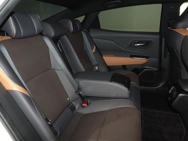 クラウンクロスオーバー ＲＳアドバンスド　衝突被害軽減システム　メモリーナビ　フルセグ　バックカメラ　ＥＴＣ　ドラレコ　ＬＥＤヘッドランプ　４ＷＤ　スマートキー（21枚目）