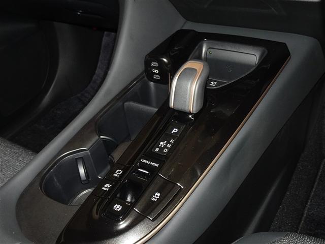 電動パーキングブレーキ・ブレーキホールドを装備してます。ホールド機能は信号待ちが多い一般道で疲労軽減になり、大好評です！