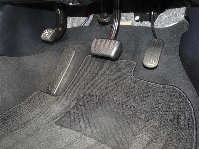 プリウス Ａ　衝突被害軽減システム　メモリーナビ　フルセグ　バックカメラ　ＥＴＣ　ＬＥＤヘッドランプ　４ＷＤ　スマートキー（11枚目）