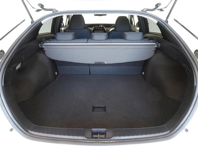 プリウス Ａ　衝突被害軽減システム　メモリーナビ　フルセグ　バックカメラ　ＥＴＣ　ＬＥＤヘッドランプ　４ＷＤ　スマートキー（19枚目）