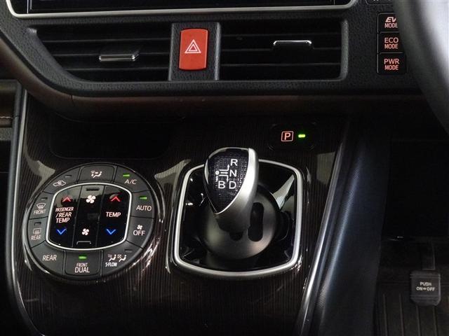 エスクァイア ハイブリッドＧｉ　プレミアムパッケージ　衝突被害軽減システム　メモリーナビ　フルセグ　バックカメラ　ＥＴＣ　両側電動スライド　３列シート　ＬＥＤヘッドランプ　スマートキー　乗車定員７人（11枚目）