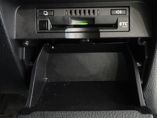 エスクァイア ハイブリッドＧｉ　プレミアムパッケージ　衝突被害軽減システム　メモリーナビ　フルセグ　バックカメラ　ＥＴＣ　両側電動スライド　３列シート　ＬＥＤヘッドランプ　スマートキー　乗車定員７人（14枚目）