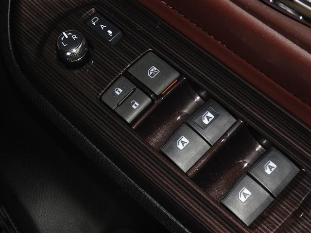 エスクァイア ハイブリッドＧｉ　プレミアムパッケージ　衝突被害軽減システム　メモリーナビ　フルセグ　バックカメラ　ＥＴＣ　両側電動スライド　３列シート　ＬＥＤヘッドランプ　スマートキー　乗車定員７人（15枚目）