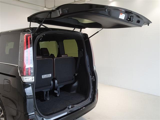 エスクァイア ハイブリッドＧｉ　プレミアムパッケージ　衝突被害軽減システム　メモリーナビ　フルセグ　バックカメラ　ＥＴＣ　両側電動スライド　３列シート　ＬＥＤヘッドランプ　スマートキー　乗車定員７人（23枚目）