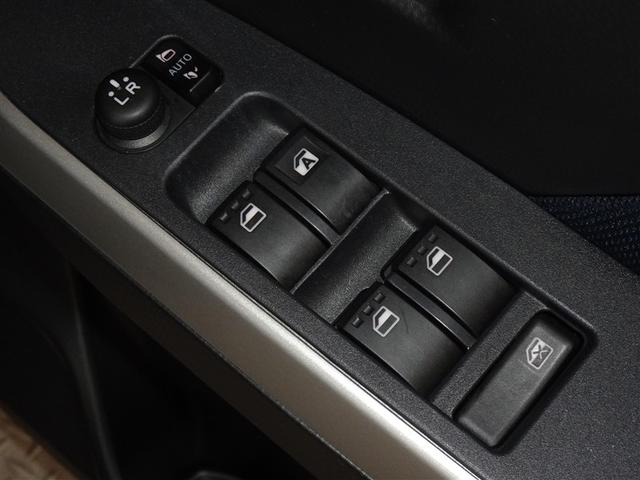 �d���i�[���h�A�~���[�E�p���[�E�C���h�E�𑕔����Ă��܂��B