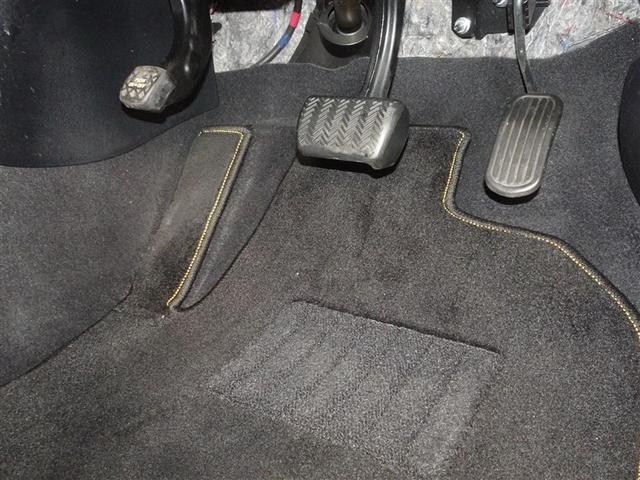 プリウス Ｓツーリングセレクション　メモリーナビ　フルセグ　バックカメラ　ＥＴＣ　ＬＥＤヘッドランプ　スマートキー（11枚目）