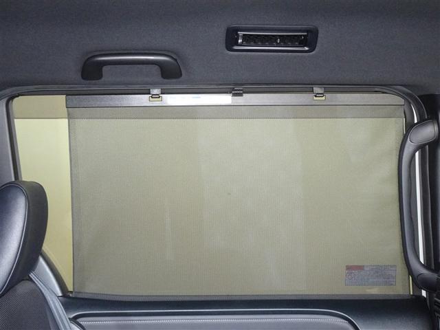 �Z�J���h�V�[�g�̑��K���X�ɂ͓��悯�̃V�F�[�h�𑕔����Ă��܂��B�����������̃J�b�g�ɁA�v���C�o�V�[�΍�Ƃ��Ă��d�󂵂܂��B