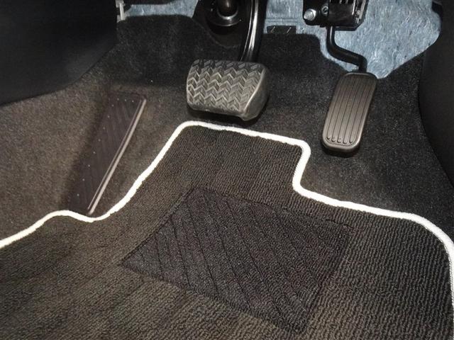 カローラツーリング ハイブリッド　ダブルバイビー　衝突被害軽減システム　メモリーナビ　フルセグ　バックカメラ　ＥＴＣ　ドラレコ　フルエアロ　ＬＥＤヘッドランプ　スマートキー（11枚目）