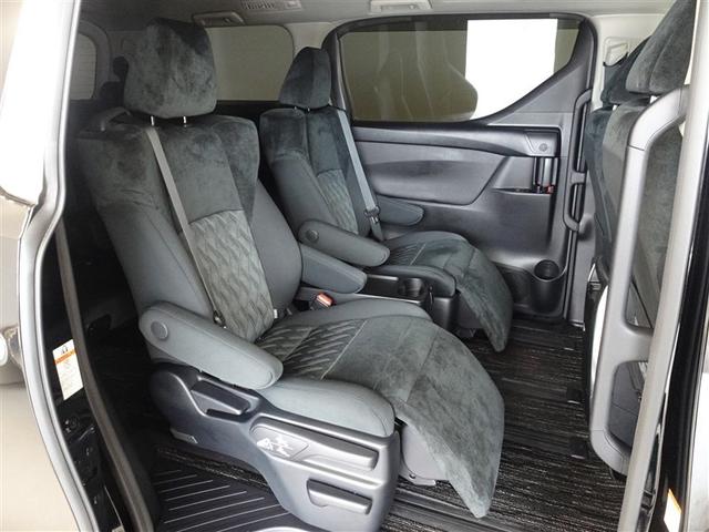 アルファードハイブリッド Ｓ　衝突被害軽減システム　メモリーナビ　フルセグ　バックカメラ　ＥＴＣ　両側電動スライド　３列シート　ＬＥＤヘッドランプ　４ＷＤ　スマートキー　乗車定員７人（17枚目）