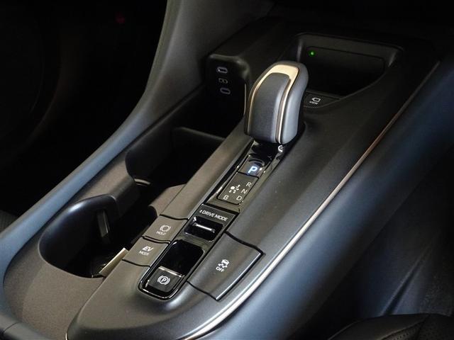 クラウンクロスオーバー Ｇアドバンスド・レザーパッケージ　衝突被害軽減システム　フルセグ　バックカメラ　ＥＴＣ　ドラレコ　ＬＥＤヘッドランプ　４ＷＤ　スマートキー（16枚目）