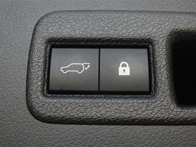 �p���[�o�b�N�h�A�𑕔����Ă��܂��B�o�b�N�h�A���^�]�Ȃ�����J�ł��܂��A�֗��ł���B