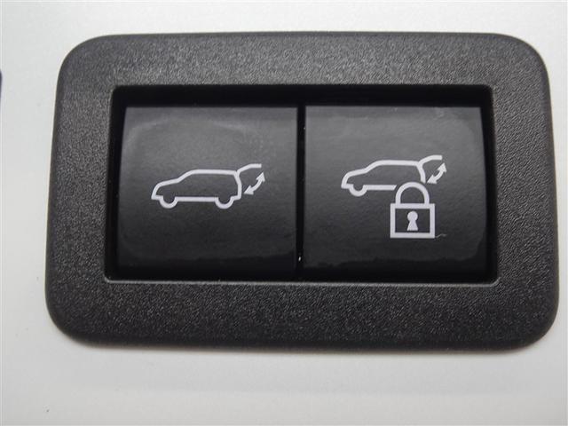 �p���[�o�b�N�h�A�𑕔����Ă��܂��B�o�b�N�h�A���^�]�Ȃ�����J�ł��܂��A�֗��ł���B