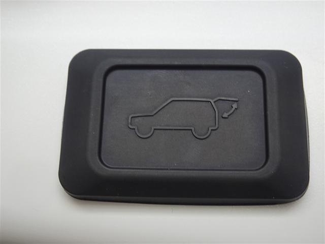 �p���[�o�b�N�h�A�𑕔����Ă��܂��B�o�b�N�h�A���^�]�Ȃ�����J�ł��܂��A�֗��ł���B