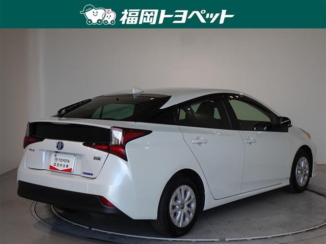 プリウス ＳセーフティプラスＩＩ　衝突被害軽減システム　メモリーナビ　バックカメラ　ＥＴＣ　ＬＥＤヘッドランプ　スマートキー（3枚目）