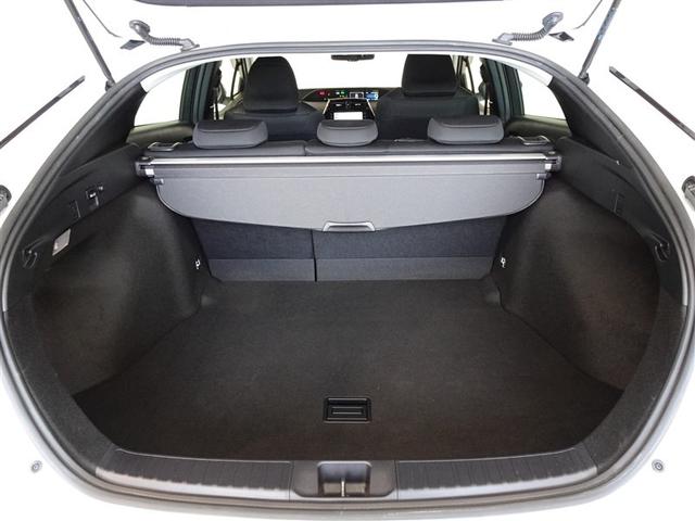 プリウス ＳセーフティプラスＩＩ　衝突被害軽減システム　メモリーナビ　バックカメラ　ＥＴＣ　ＬＥＤヘッドランプ　スマートキー（18枚目）