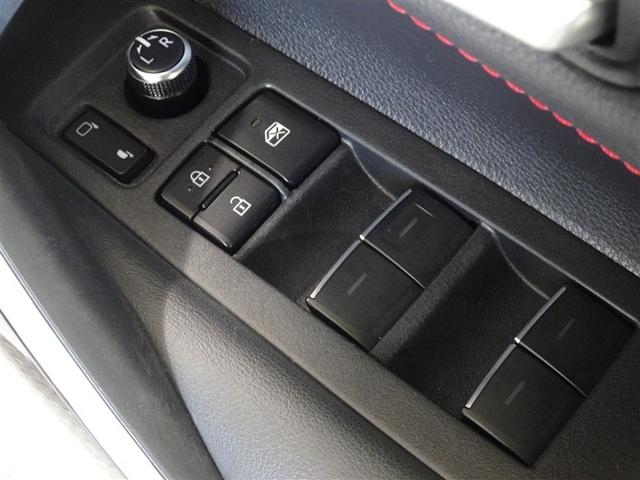 �d���i�[���h�A�~���[�E�p���[�E�C���h�E�𑕔����Ă��܂��B