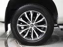 高級感と走りを引き立たせる、純正アルミを装備しています。