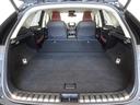セカンドシートを倒した状態です。セカンドシートは独立可倒、荷物に合わせてラゲッジスペースをアレンジできます。