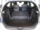 セカンドシートを倒した状態です。セカンドシートは独立可倒、荷物に合わせてラゲッジスペースをアレンジできます。