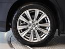 高級感と走りを引き立たせる、純正アルミを装備しています。