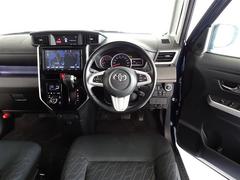 革巻きステアリングで快適な操作性の運転席です。 5
