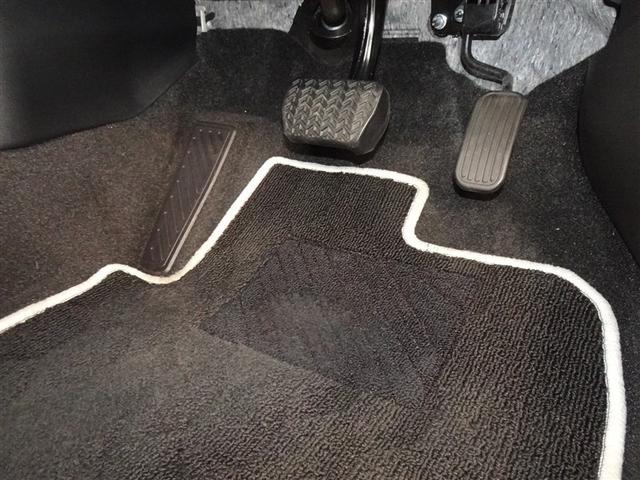 カローラツーリング ハイブリッド　ダブルバイビー　衝突被害軽減システム　メモリーナビ　フルセグ　バックカメラ　ＥＴＣ　ドラレコ　ＬＥＤヘッドランプ　スマートキー（11枚目）