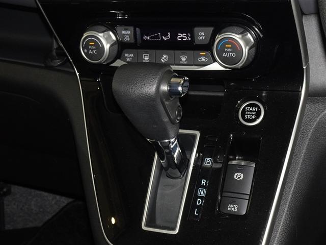 セレナ ハイウェイスターＶ　衝突被害軽減システム　メモリーナビ　フルセグ　バックカメラ　ＥＴＣ　ドラレコ　両側電動スライド　３列シート　ＬＥＤヘッドランプ　スマートキー　乗車定員８人（14枚目）