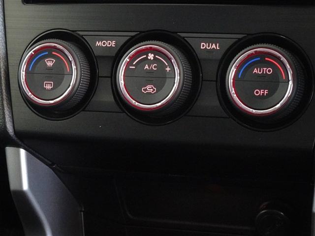 車内を快適に、オートエアコンを装備しています。