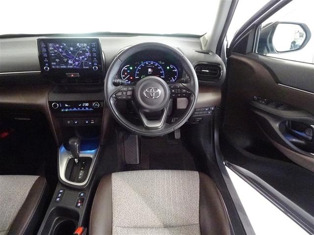 ヤリスクロス ハイブリッドＺ　衝突被害軽減システム　メモリーナビ　フルセグ　バックカメラ　ＥＴＣ　ＬＥＤヘッドランプ　スマートキー（5枚目）