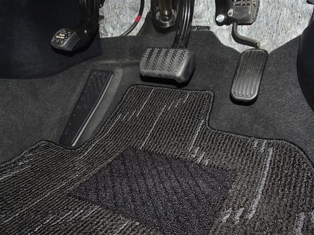 プリウス Ｓ　衝突被害軽減システム　メモリーナビ　ワンセグ　バックカメラ　ＥＴＣ　ＬＥＤヘッドランプ　スマートキー（11枚目）