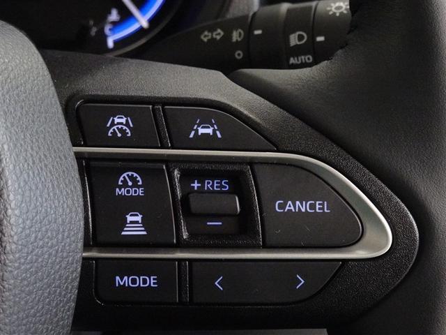 ノア ハイブリッドＺ　衝突被害軽減システム　メモリーナビ　フルセグ　後席モニター　バックカメラ　ＥＴＣ　両側電動スライド　３列シート　ＬＥＤヘッドランプ　スマートキー　乗車定員７人（12枚目）