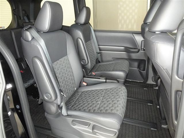 ヴォクシー Ｓ－Ｚ　衝突被害軽減システム　メモリーナビ　フルセグ　バックカメラ　ＥＴＣ　両側電動スライド　３列シート　ＬＥＤヘッドランプ　スマートキー　乗車定員７人（18枚目）