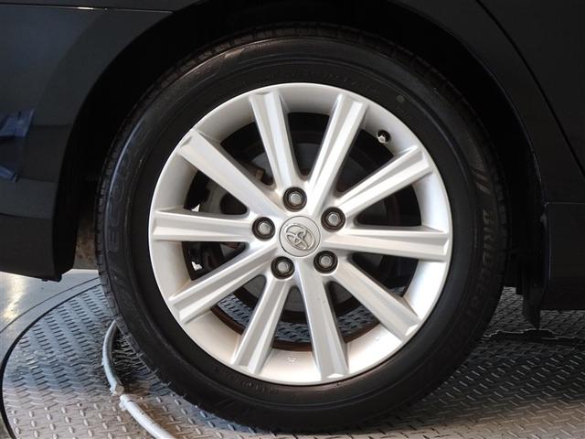 高級感と走りを引き立たせる、純正アルミを装備しています。