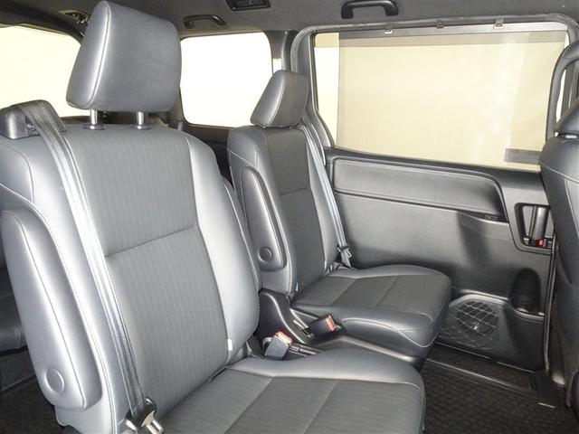 エスクァイア Ｇｉ　ブラックテーラード　衝突被害軽減システム　メモリーナビ　フルセグ　バックカメラ　ＥＴＣ　両側電動スライド　３列シート　ＬＥＤヘッドランプ　スマートキー　乗車定員７人（16枚目）