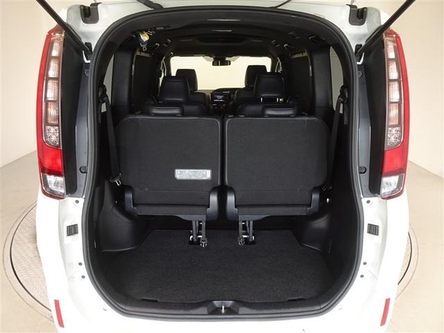 エスクァイア Ｇｉ　ブラックテーラード　衝突被害軽減システム　メモリーナビ　フルセグ　バックカメラ　ＥＴＣ　両側電動スライド　３列シート　ＬＥＤヘッドランプ　スマートキー　乗車定員７人（19枚目）