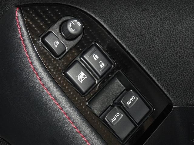 �d���i�[���h�A�~���[�E�p���[�E�C���h�E�𑕔����Ă��܂��B