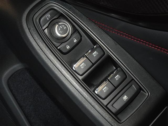 �d���i�[���h�A�~���[�E�p���[�E�C���h�E�𑕔����Ă��܂��B