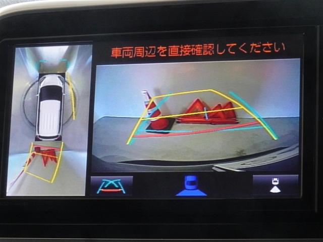 �o�b�N�K�C�h���j�^�[�𑕔����Ă��܂��A�Ԍɓ�������N���N�ł��B�p�m���~�b�N�r���[���j�^�[�𓋍ڂ��Ă��܂��A�ォ��̉摜���\������܂��B