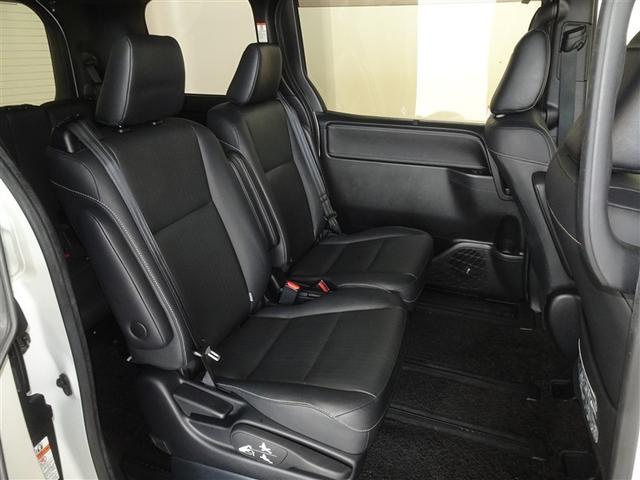 エスクァイア ハイブリッドＧｉ　ブラックテーラード　衝突被害軽減システム　メモリーナビ　フルセグ　後席モニター　バックカメラ　ＥＴＣ　両側電動スライド　３列シート　ＬＥＤヘッドランプ　スマートキー　乗車定員７人（16枚目）