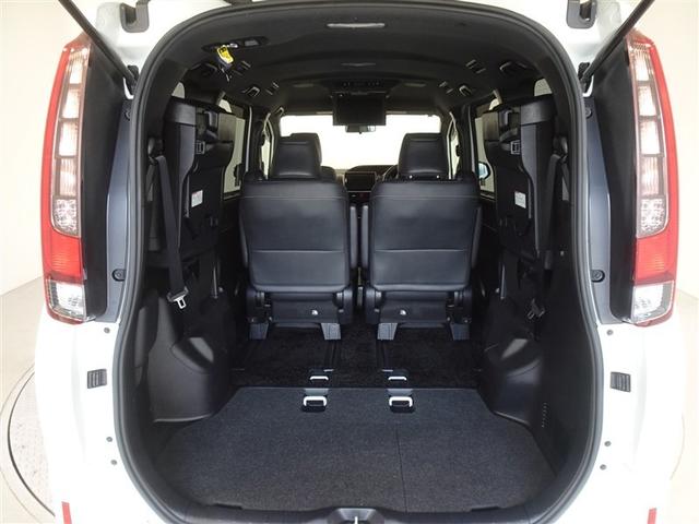 エスクァイア ハイブリッドＧｉ　ブラックテーラード　衝突被害軽減システム　メモリーナビ　フルセグ　後席モニター　バックカメラ　ＥＴＣ　両側電動スライド　３列シート　ＬＥＤヘッドランプ　スマートキー　乗車定員７人（21枚目）