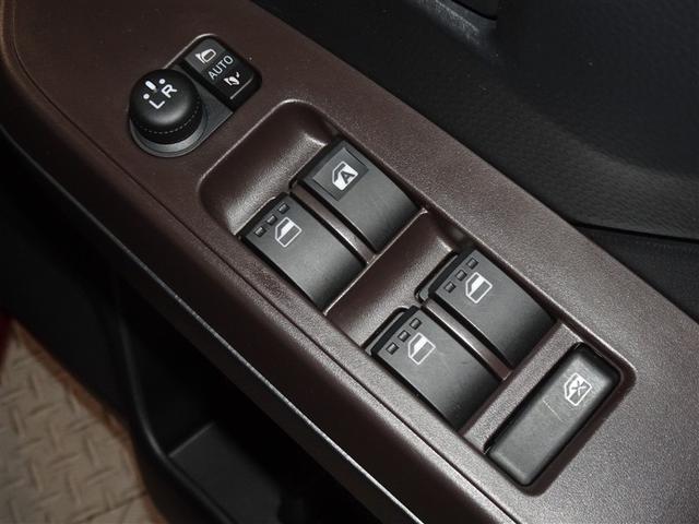 �d���i�[���h�A�~���[�E�p���[�E�C���h�E�𑕔����Ă��܂��B