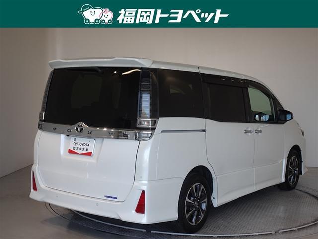 ヴォクシー ＺＳ　煌ＩＩＩ　衝突被害軽減システム　メモリーナビ　フルセグ　後席モニター　バックカメラ　両側電動スライド　３列シート　ＬＥＤヘッドランプ　スマートキー　乗車定員７人（3枚目）