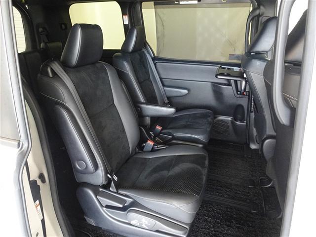 ヴォクシー ＺＳ　煌ＩＩＩ　衝突被害軽減システム　メモリーナビ　フルセグ　後席モニター　バックカメラ　両側電動スライド　３列シート　ＬＥＤヘッドランプ　スマートキー　乗車定員７人（16枚目）