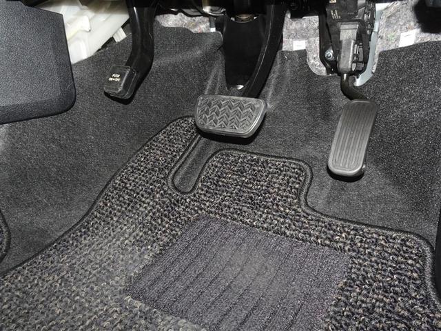 シエンタ ハイブリッド　ファンベースＧ　クエロ　衝突被害軽減システム　メモリーナビ　フルセグ　後席モニター　バックカメラ　ＥＴＣ　両側電動スライド　ＬＥＤヘッドランプ　スマートキー（9枚目）