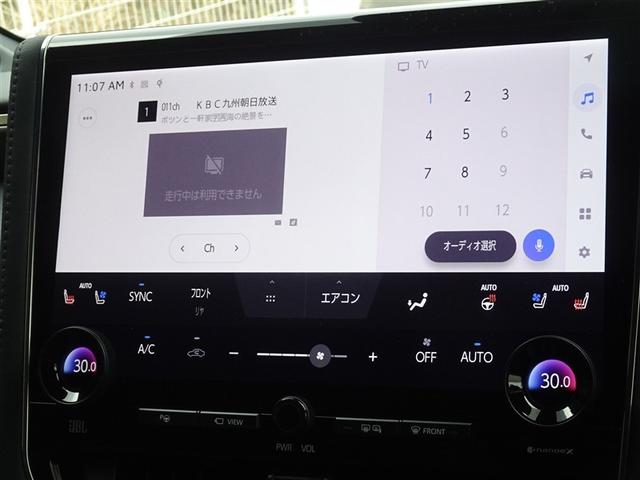 アルファードハイブリッド エグゼクティブラウンジ　衝突被害軽減システム　メモリーナビ　フルセグ　後席モニター　バックカメラ　ＥＴＣ　サンルーフ　両側電動スライド　３列シート　ＬＥＤヘッドランプ　スマートキー　乗車定員７人（7枚目）